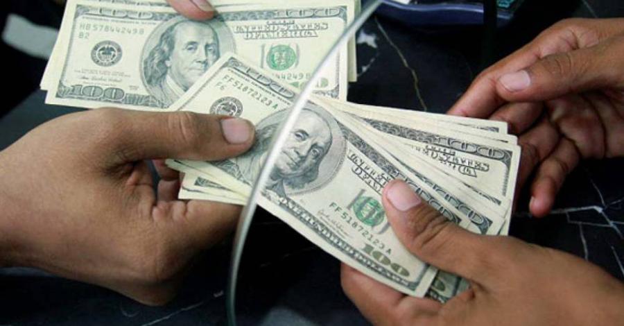 Dólar desciende, se oferta hasta en 20.39 pesos en bancos de la capital