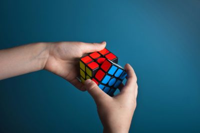 El Efecto del Cubo Rubik Financiero